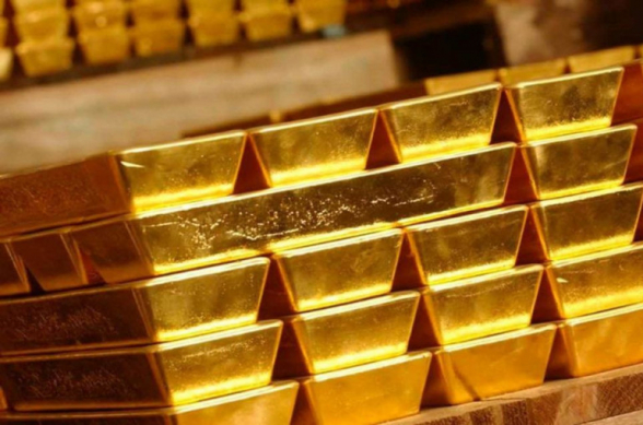 Цена на золото впервые в истории превысила 2000 долларов за унцию