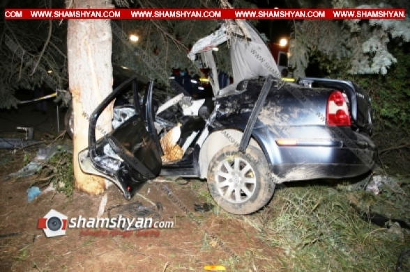 Հրազդանում 40-ամյա վարորդը Wolksvagen-ով տապալել է էլեկտրասյունն ու բախվել հսկայական եղևնուն. կան զոհեր, որոնցից մեկը ավագ հարկադիր կատարող էր