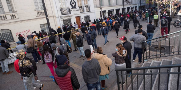 Чилийцы хотят забрать накопления из пенсионных фондов в условиях пандемии