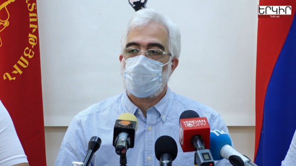 Համաճարակի պայմաներում քաղաքապետն «առաջին գծում» լինելու փոխարեն երևանցուն թողել է, որ իր «յուղով տապակվի»․ Ժիրայր Պեոճեքյան (տեսանյութ)