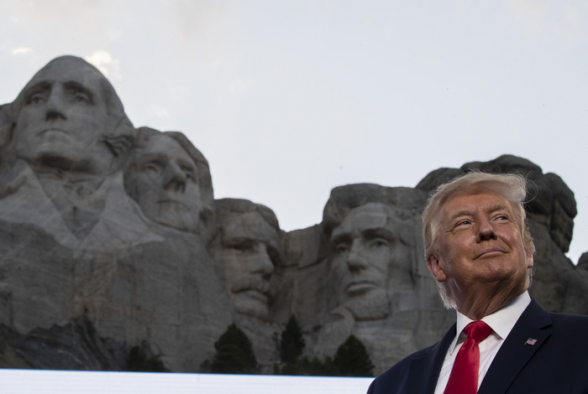 Трамп опроверг намерение добавить себя на барельеф на горе Рашмор