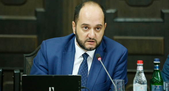Араик Арутюнян считает, что граждане Армении не должны служить в Арцахе (видео)