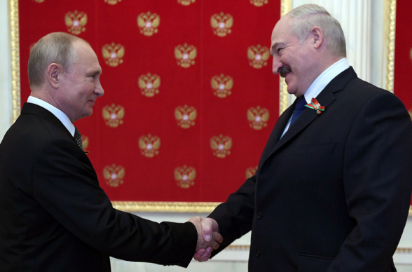 Путин поздравил Лукашенко с победой на выборах