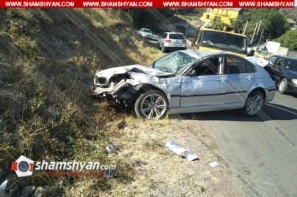 Կոտայքի մարզում 25-ամյա վարորդը BMW-ով Արգել գյուղի գերեզմանատան մոտ բախվել է քարերին. բժիշկները պայքարում են նրա ու վիրավորի կյանքի համար