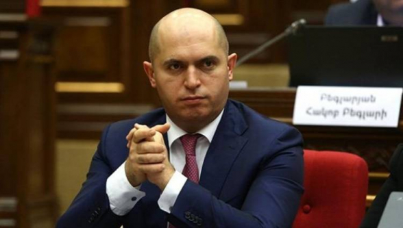 Իմ հետաքրքրությունը ստպեց ինձ մի քիչ հետաքննել դարի այս գործարքը