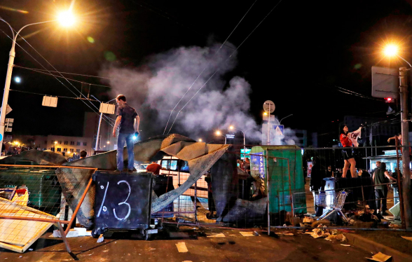 В Минске произошли столкновения между протестующими и милицией