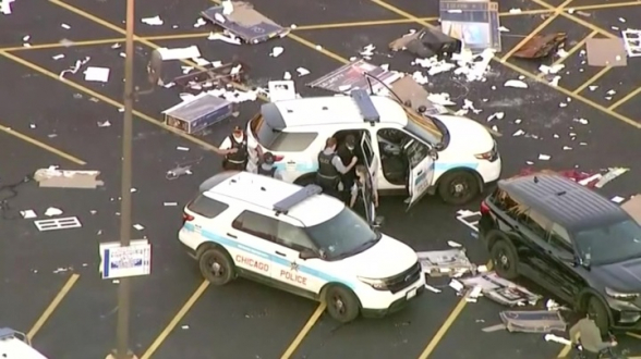 Власти Чикаго ввели ограничения на посещение центра города (видео)