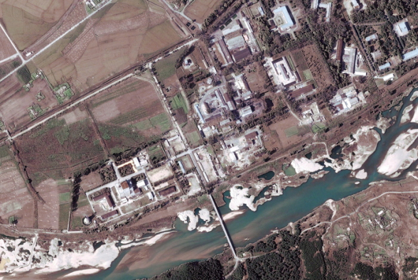 Спутниковые снимки показали повреждения ядерного объекта КНДР