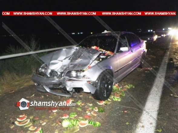 Արարատի մարզում բախվել են BMW-ն, Renault Kangoo-ն, Opel Astra-ն և «ԶԻԼ»-երը. ճանապարհին թափված ձմերուկների պատճառով երթևեկությունը դարձել էր անանցանելի. կա վիրավոր