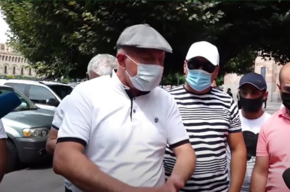 Акция протеста автоимпортеров перед зданием Правительства РА (видео)