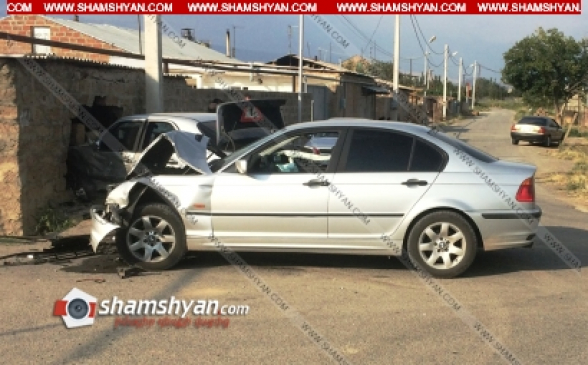 Արմավիրի մարզում բախվել են BMW-ն ու Mercedes-ը, վերջինն էլ փլուզել է քարե պարիսպը. 7 վիրավորների մեջ կան երեխաներ