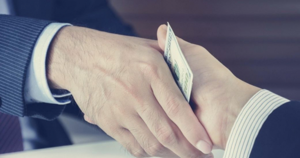 Ժողովուրդը չի ուրախանում, այլ ցնծո՜ւմ է... պաշտոնյաների պրեմիաների համար