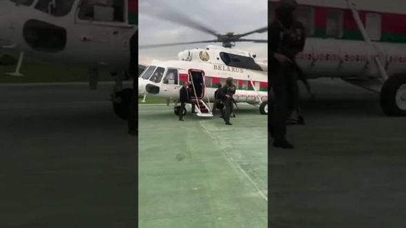 Լուկաշենկոն իր կեցավայրում վայրէջք կատարած ուղղաթիռից դուրս է եկել ինքնաձիգը ձեռքին