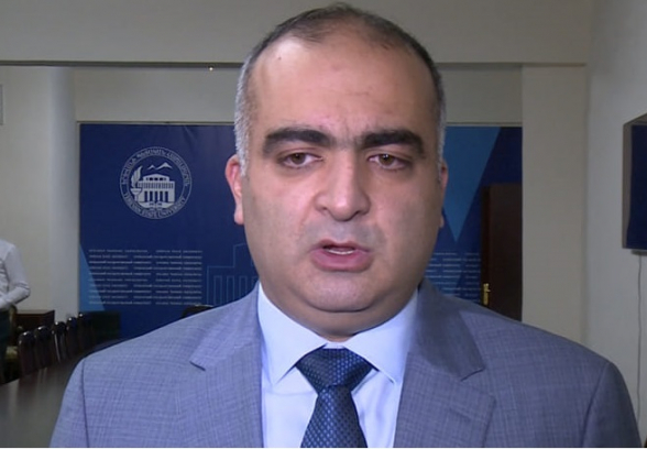 ԵՊՀ հոգաբարձուների խորհրդի նախագահը մինչ այսօր չգիտի, որ ԵՊՀ-ում իրավաբանական ֆակուլտետ չկա, կա Իրավագիտության ֆակուլտետ (լուսանկար)