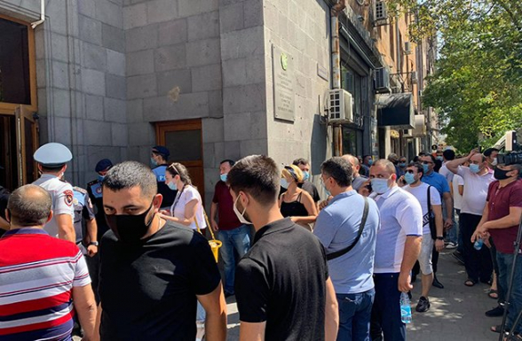 «Թավշյա» կառավարությունը «քցում» է իր նվիրյալ ընտրազանգվածի ներկայացուցիչներին