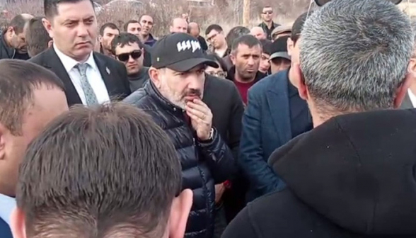  «Бархатное» безвластие: обретение Амулсаром независимости