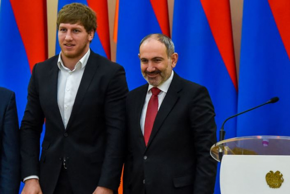 Ինչե՜ր չես հորինի գահավիժող վարկանիշդ «փրկելու» համար