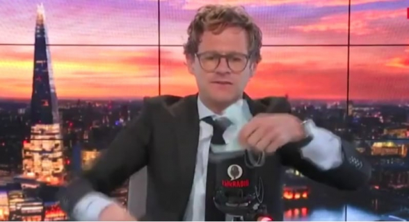 Ազատվեք այդ ողորմելի դիմակներից․ հաղորդավարն ուղիղ եթերում «ոչնչացրել» է բժշկական դիմակը