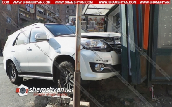 Վաղարշյան-Աղբյուր Սերոբ փողոցների խաչմերուկում բախվել են Toyota Fortuner և Ford մակնիշի ավտոմեքենաները