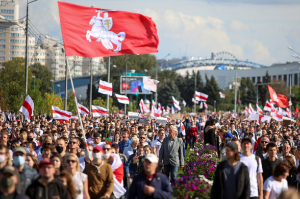 Մինսկում ցուցարարները մոտեցել են Լուկաշենկոյի նստավայրին
