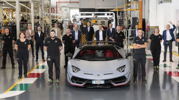 «Lamborghini» выпустила юбилейный «Aventador»