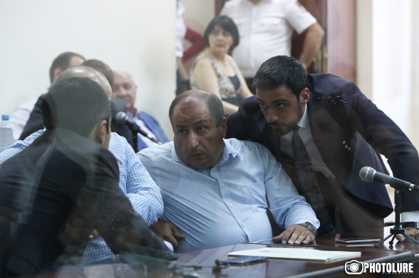 Ռոբերտ Քոչարյանի պաշտպանները պահանջում են տրամադրել մարտի 1-ի մայր գործի նյութերն ամբողջական ծավալով