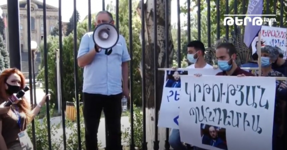 Акция протеста с требованием отставки Араика Арутюняна (прямой эфир)
