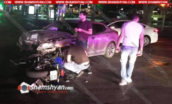 Երևանում բախվել են Kia-ն, Ford-ն ու մոտոցիկլը. վերջինս կողաշրջվել է, մոտոցիկլավարը տեղափոխվել է հիվանդանոց