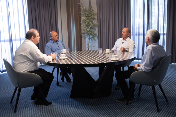 В первую очередь нужно понять, чего нельзя делать в вопросе Арцаха: Роберт Кочарян провел обсуждение с политологами (видео)