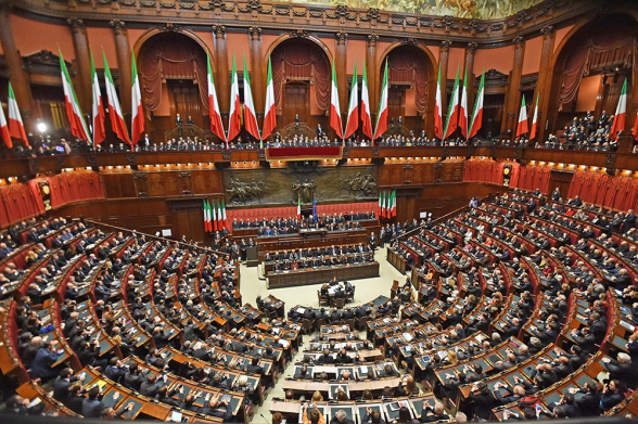 Итальянцы на референдуме высказались за сокращение мест в парламенте