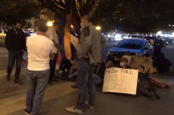 ՌԴ մեկնել ցանկացող քաղաքացիները հացադուլ են անում Կառավարության դիմաց