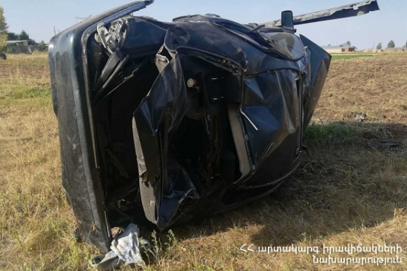 Մարմաշեն գյուղի եկեղեցու մոտակայքում «Mercedes C-180» մակնիշի ավտոմեքենան դուրս է եկել ճանապարհի երթևեկելի հատվածից և կողաշրջվել․ կա տուժած