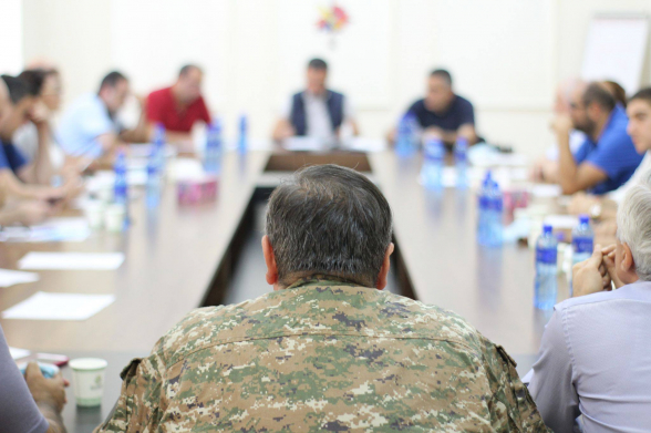 ՀՅԴ Սիմոն Վրացյան կենտրոնում ՀՅԴ Հայաստանի ԳՄ նախաձեռնությամբ հավաքվել են Հայաստանի խորհրդարանական և արտախորհրդարանական կուսակցությունների ներկայացուցիչները (լուսանկար)