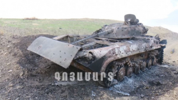 Армия обороны Арцаха захватила 11 единиц бронетехники ВС Азербайджана с боекомплектом (видео)
