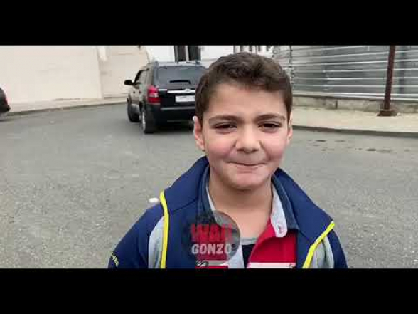 Արցախցի երեխաները ռուսաստանցի ռազմական լրագրող Պեգովին պատմել են Ադրբեջանի զինուժի կողմից հրակոծության մասին (տեսանյութ)