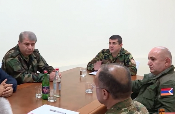 Արայիկ Հարությունյանը խորհրդակցություն է անցկացրել նախկին բարձրաստիճան հրամանատարների մասնակցությամբ (տեսանյութ, լուսանկար)