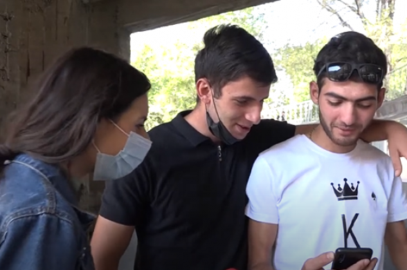 Снова в строй: раненый солдат выписался из больницы