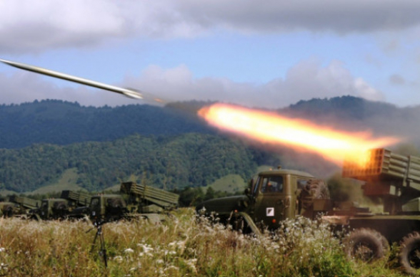 Карабахский «Град» работает на подавление огневых точек противника