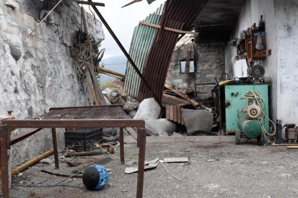 Հակառակորդը հրթիռակոծել է Իվանյան գյուղը, 3 հրթիռ չի պայթել (լուսանկար)