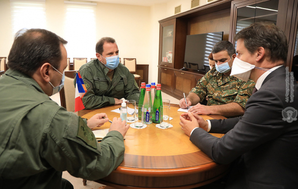 ՀՀ պաշտպանության նախարարն ընդունել է Ֆրանսիայի արտակարգ և լիազոր դեսպանին