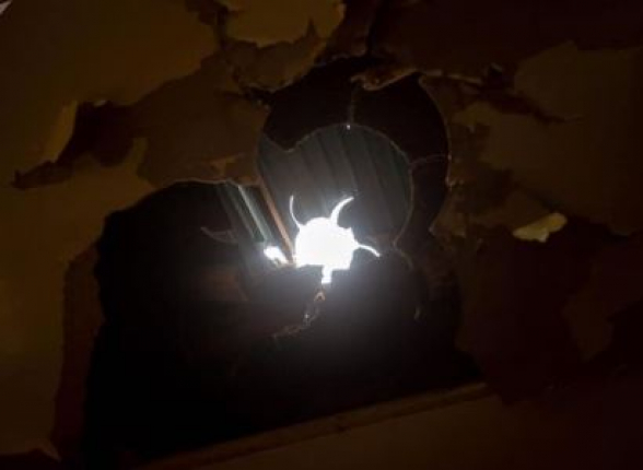 Լուսանկար՝ հրետակոծված Իվանյանի (Խոջալու) տնից. հղի կինն ու նրա 1 տարեկան երեխան հրաշքով են փրկվել