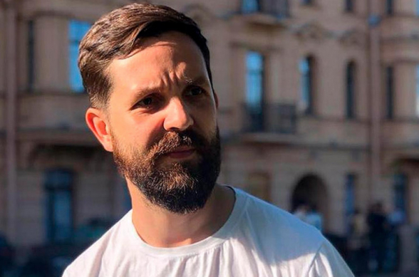 Ռուսական «Դոժդ» հեռուստաալիքը տեսանյութ է հրապարակել, թե ինչպես է իրենց թղթակիցը հայտնվել ռմբակոծության տակ Արցախում