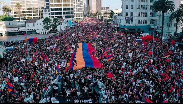 Լոս Անջելեսի հայ համայնքի հազարավոր բնակիչներ բողոքի ցույց են անցկացրել Թուրքիայի հյուպատոսության առջև (տեսանյութ)