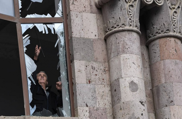 «Հաղթանակը մերն է լինելու, այդպես էլ փոխանցեք աշխարհին». Коммерсантъ-ի թղթակիցը զրուցել է Ստեփանակերտի բնակիչների հետ (լուսանկար)