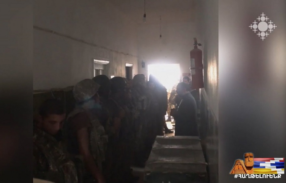 Վրդովված սրտով պատերազմ չգնանք, այլ խաղաղ․ Սրբազանը սրբազան մասունքով օրհնեց զինվորներին