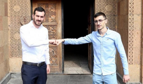 «Հայ ազգին արժանի զավակ». վիրավորվել է դերասան Հայկ Չոմոյանը