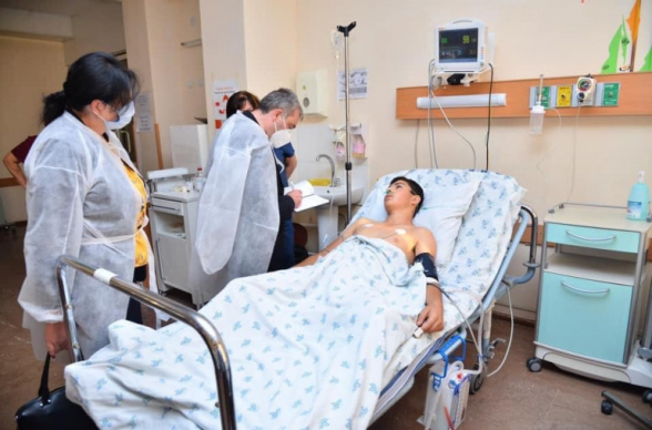 Վարդենիս քաղաքին մոտ գտնվող Սոթք համայնքի ուղղությամբ ադրբեջանական ԱԹՍ-ի հարվածից տուժած 14-ամյա երեխայի առողջական վիճակը ներկայում գնահատվում է ծանր. ՄԻՊ