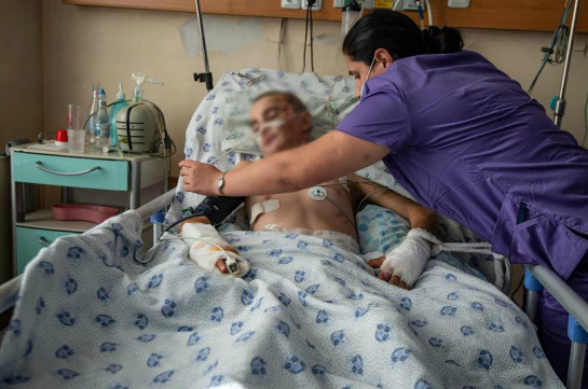 Ադրբեջանական կողմի հրետակոծումից ծայրահեղ ծանր վնասվածքներ ստացած 13-ամյա Ռոբերտի առողջության մեջ դրական դինամիկա կա