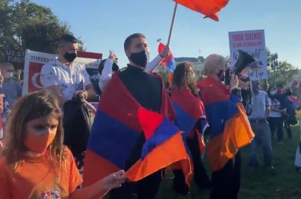 Վաշինգտոնի հայ համայնքը ԱՄՆ Կոնգրեսի դիմաց բողոքի ցույց է անցկացրել՝ պահանջելով պատժամիջոցներ սահմանել Թուրքիայի և Ադրբեջանի նկատմամբ (տեսանյութ)