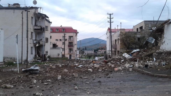 В Степанакерте слышны взрывы, над городом сбит азербайджанский беспилотник